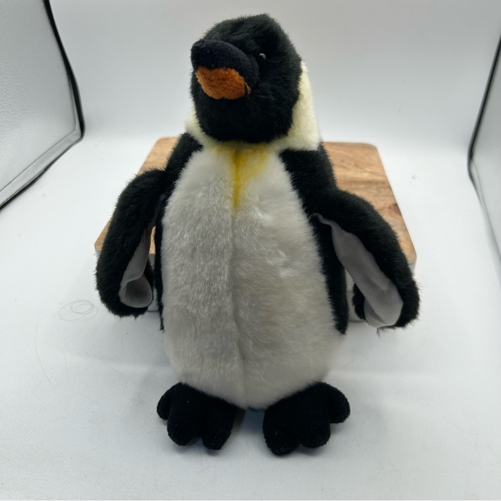 Plush WADDLES the EMPORER PENGUIN by Douglas Cuddle Toys 10" Black & white cute